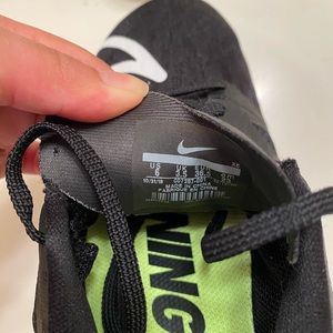 Nike Zoom: Rival Fly (SIZE 6)